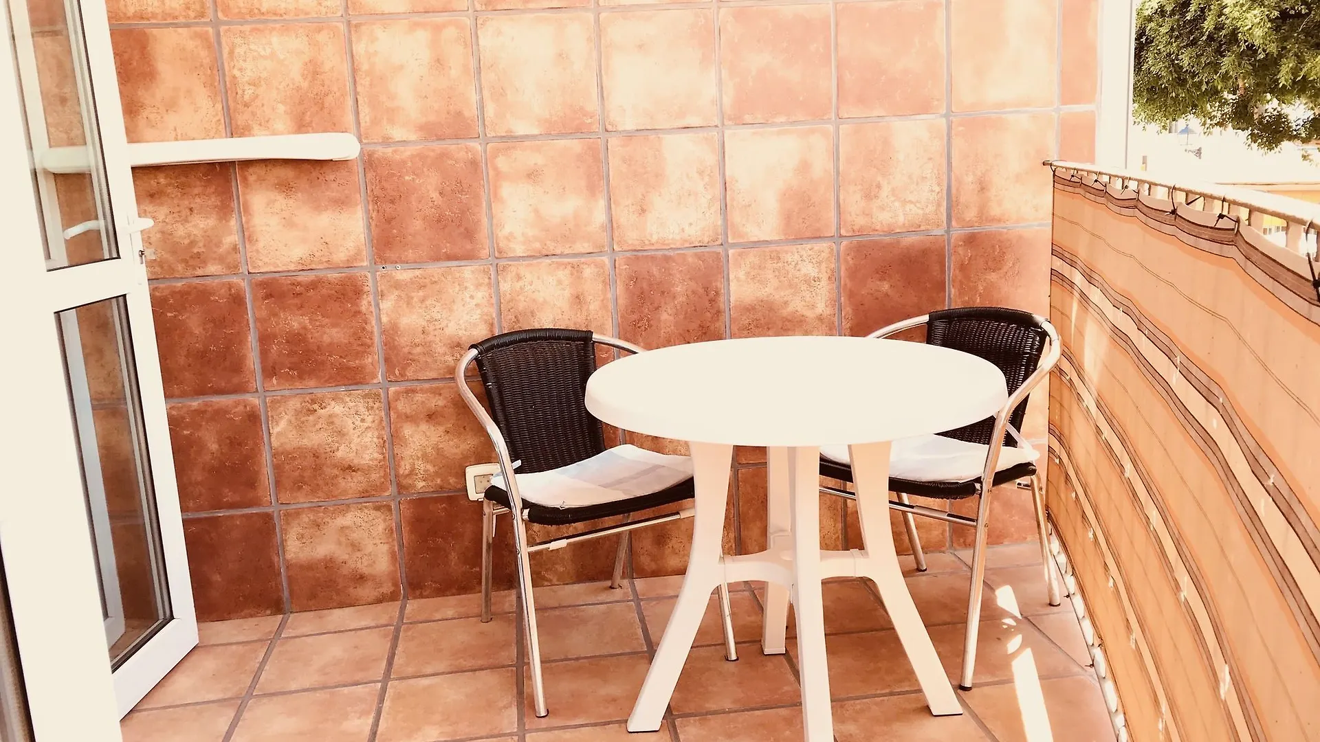 Arguineguin Patio Granada contacts